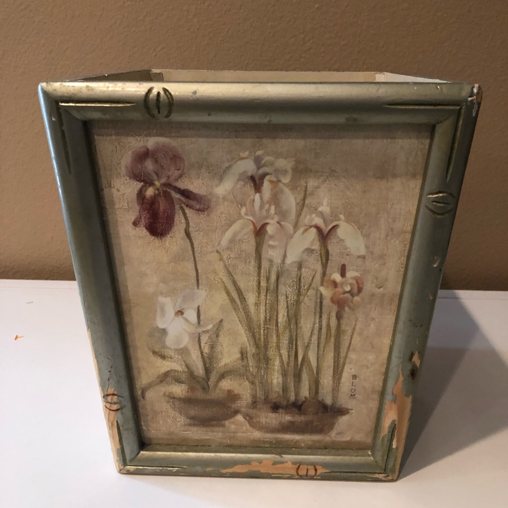 Flowered Style Waste Basket Planter 9”x10” flaws